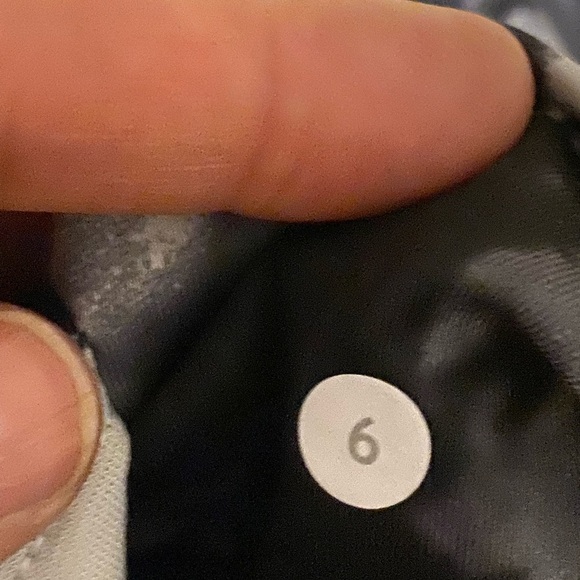 Lululemon Cropped Legging with Ruched Siding, size 6 - Picture 6 of 6